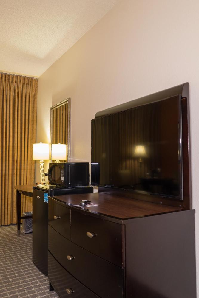Deluxe King Room interior